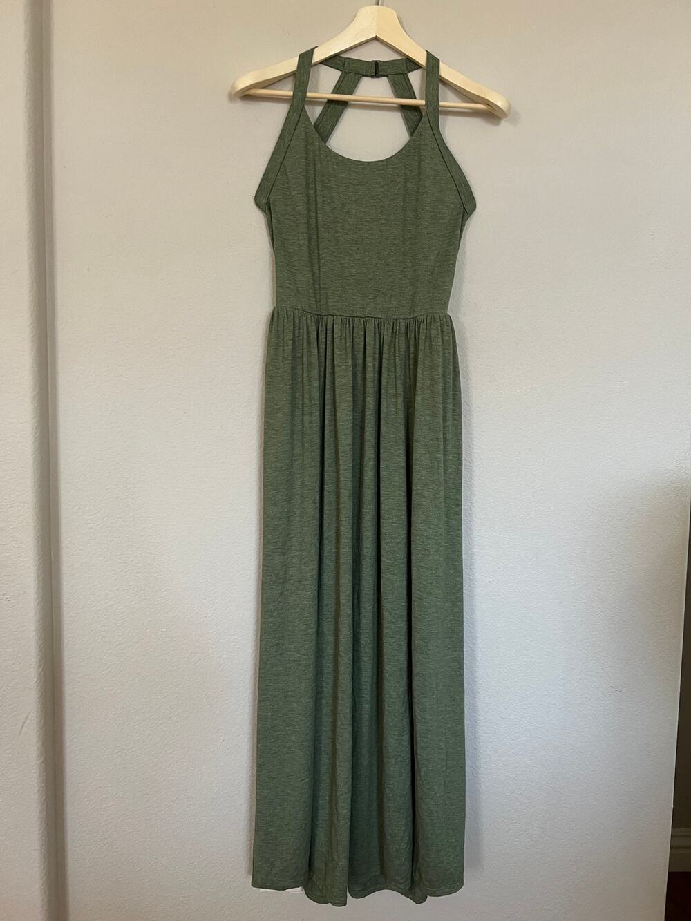 HALARA Open-Back Flowy Maxi Dress in Green Size Medium Pockets NWT